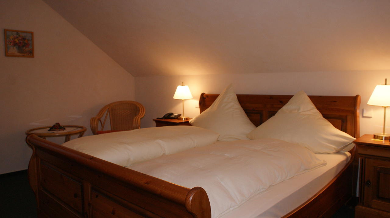 Landhotel Loenskrug Hellental Quarto foto