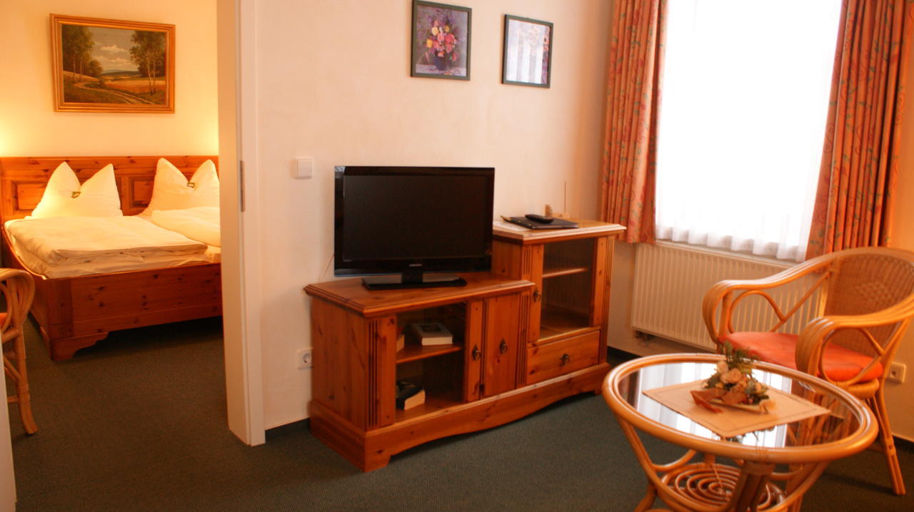 Landhotel Loenskrug Hellental Quarto foto