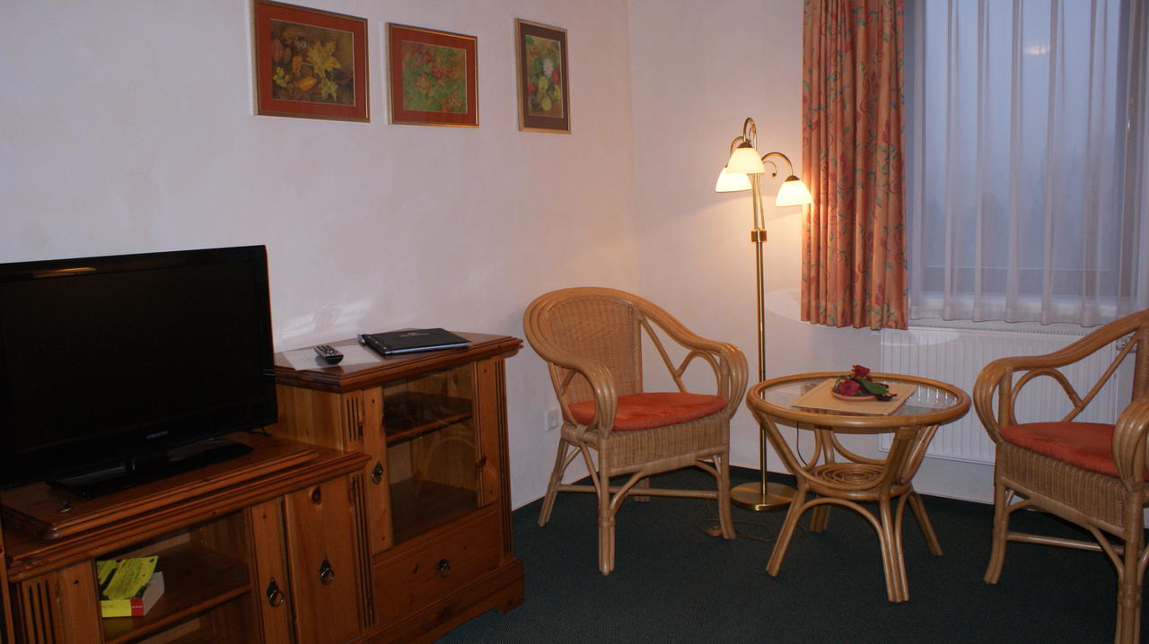 Landhotel Loenskrug Hellental Quarto foto