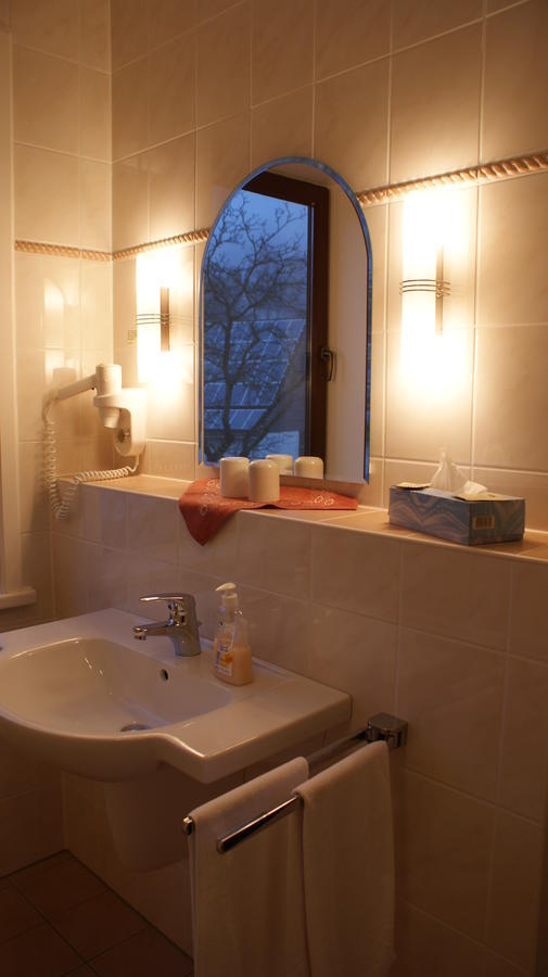 Landhotel Loenskrug Hellental Quarto foto