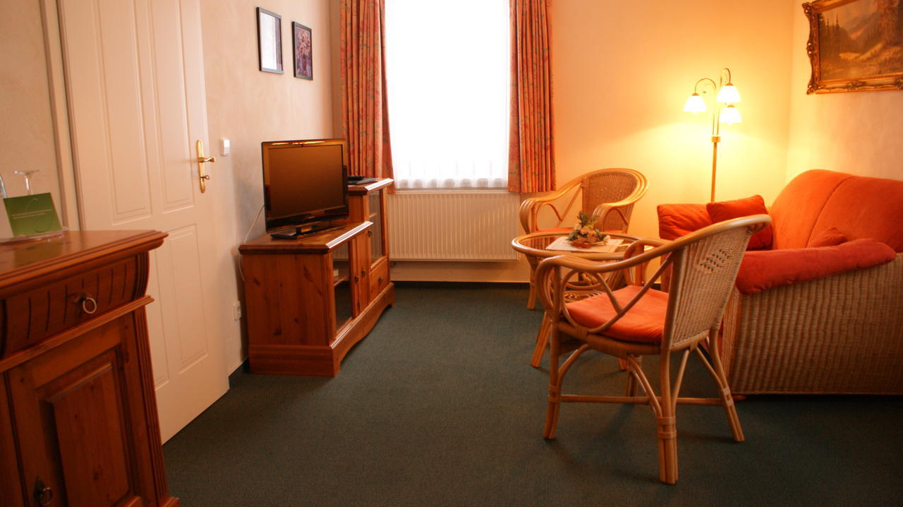 Landhotel Loenskrug Hellental Quarto foto